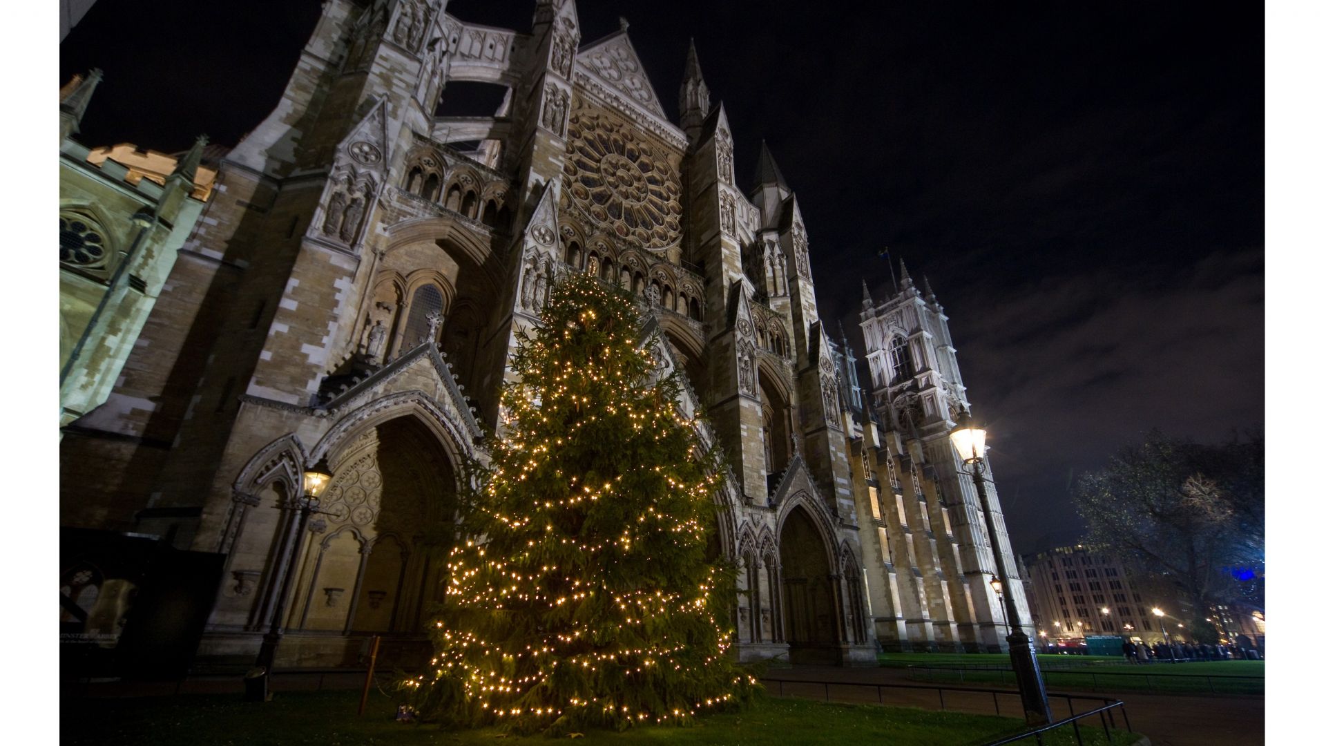 Westminster Abbey Guided Tour with Magical Christmas Lights experience